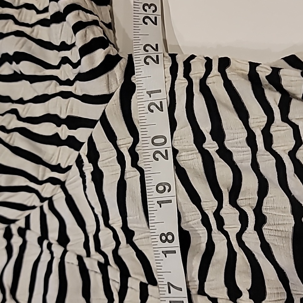 Chico's Crinkled Zebra Pattern Zip Up Jacket White Black Chico Size 3 - Picture 9 of 14